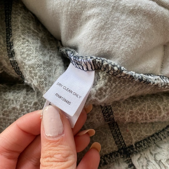 ☁️ The Southern Shirt Co Sherpa Pullover with Pockets - Picture 6 of 8